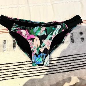 Body glove flower bikini bottoms!